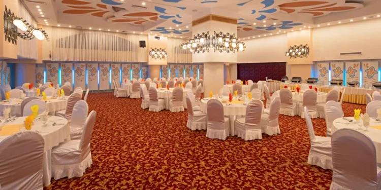 فضای داخلی هتل رستوران‌ پارس کرمان 