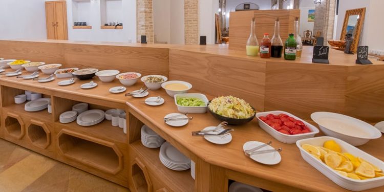 ارائه سلف سرویس در هتل کارمانیا کرمان 