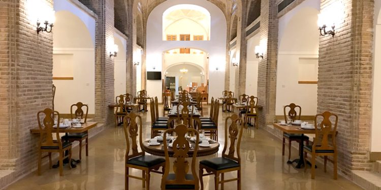 رستوران هتل کارمانیا کرمان