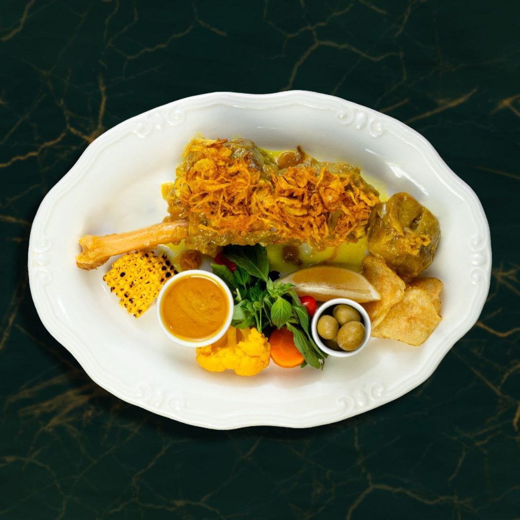 خوراک ماهیچه گوسفندی غذای ایرانی لذیذ در بهترین رستوران های کرمان