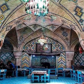 سفره خانه وکیل جز ناستولوژیک ترین رستوران‌ های کرمان با موسیقی زنده