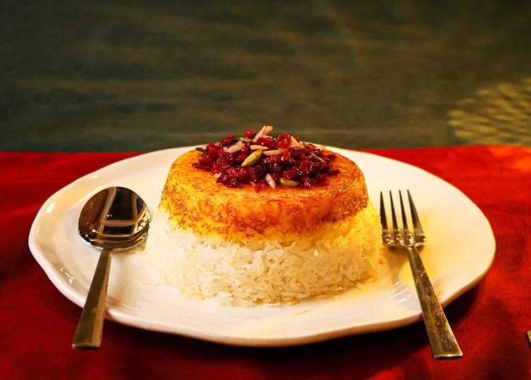 alt="غذای خوش‌طعم در رستوران میثم‌خان از بهترین باغ‌ رستوران‌های کرمان"